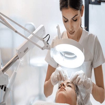 What Should A Cosmetologist Do in Dubai? 1 What Should A Cosmetologist Do in Dubai UAE